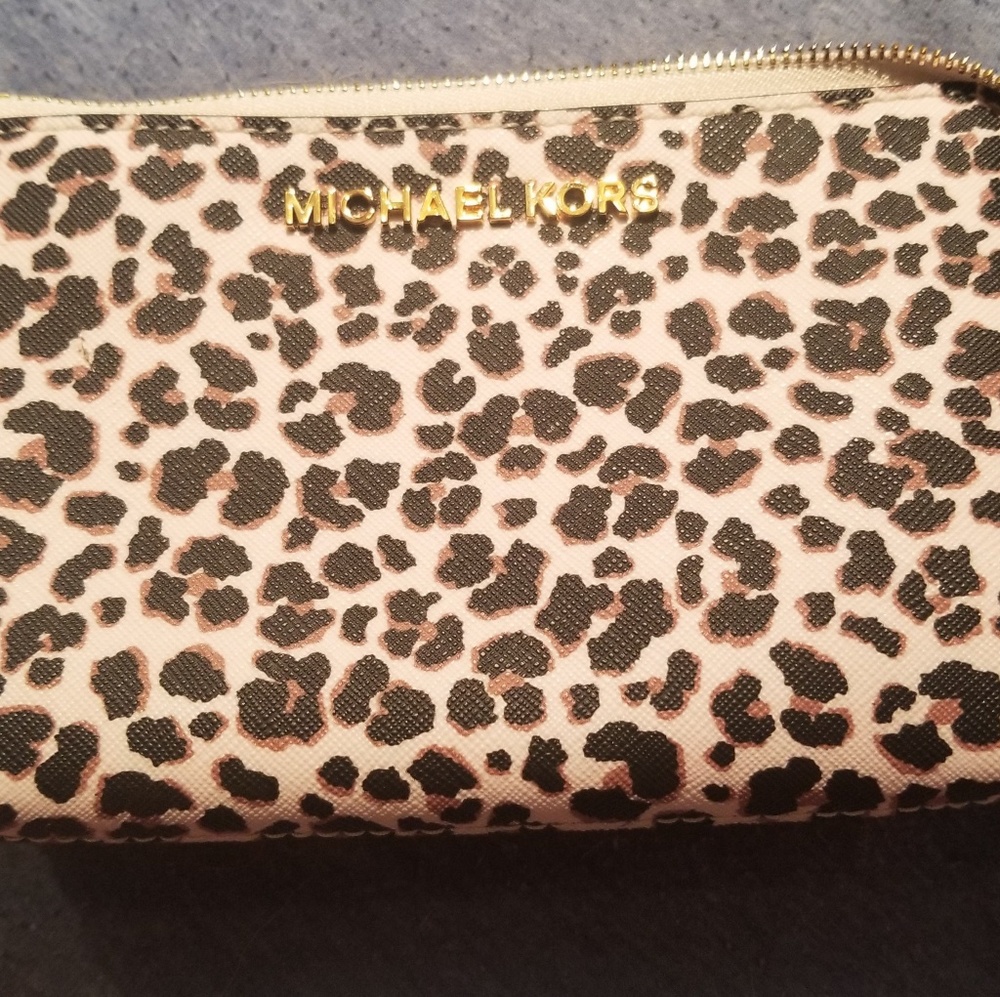 Michael kors wristlet